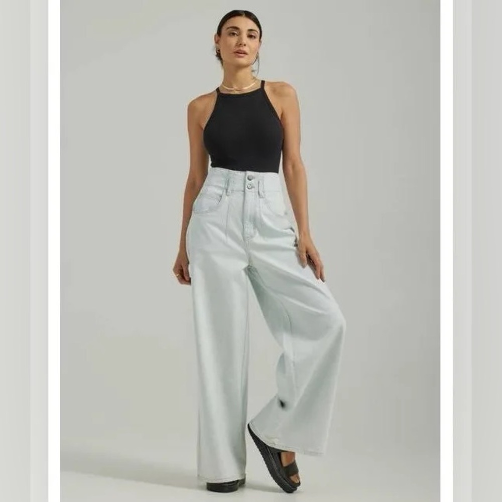 Lee High Rise Pleated Wide Leg Jeans Light Wash Size 28 Medium Inseam 31”